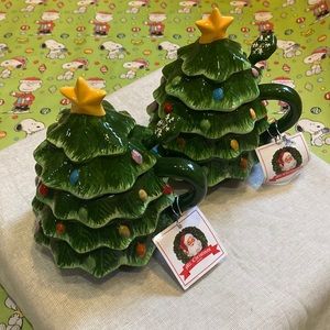 NWT Set of 2 Christmas tree mugs